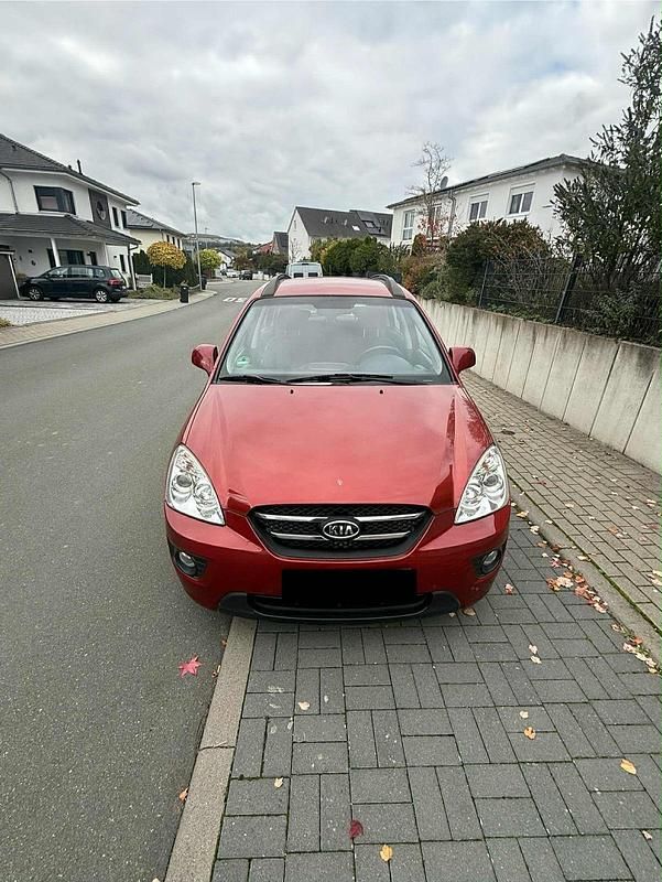 Rot Gebraucht 2009 Kia Carens Van / Kleinbus | 5.000 € (Fairer Preis) - Bild 1/4