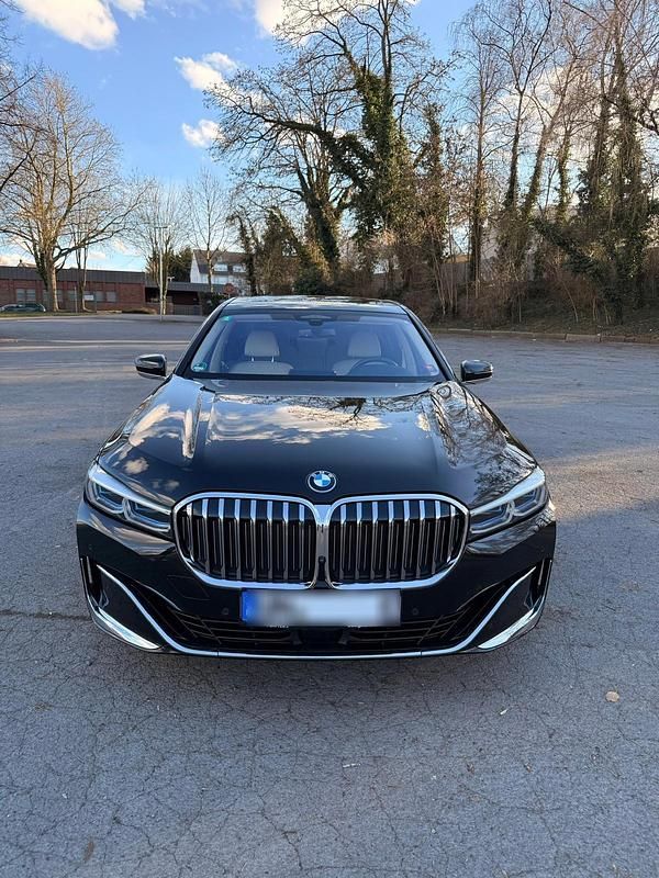 Gebraucht BMW 745e 290 PS (213 kW) 2021 Schwarz Limousine