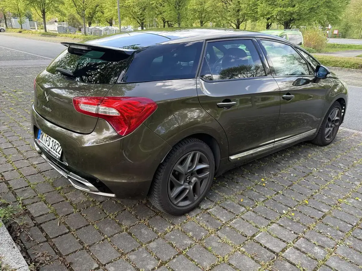 Gebraucht Citroën DS5 Sport Chic 179 PS (131 kW) 2015 Braun Kleinwagen