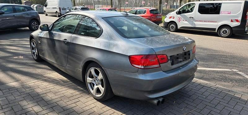 Gebraucht BMW 320 170 PS (125 kW) 2010 Grau Coupé