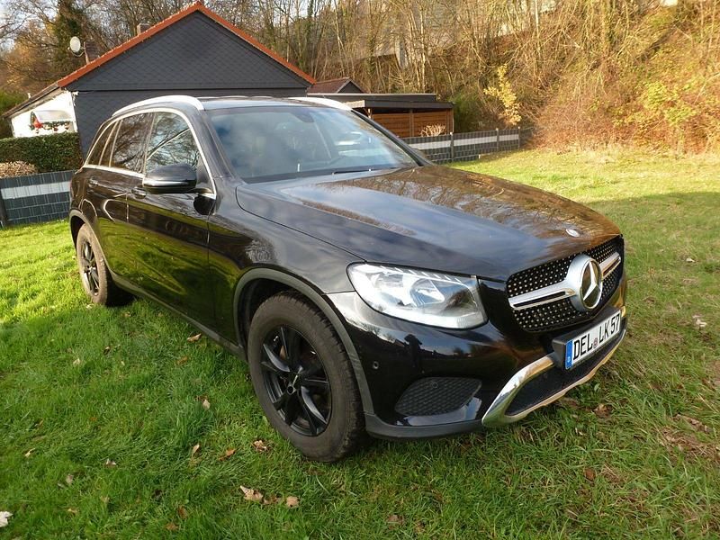 Schwarz Gebraucht 2017 Mercedes GLC220 SUV | 17.750 € (Guter Preis) - Bild 1/4