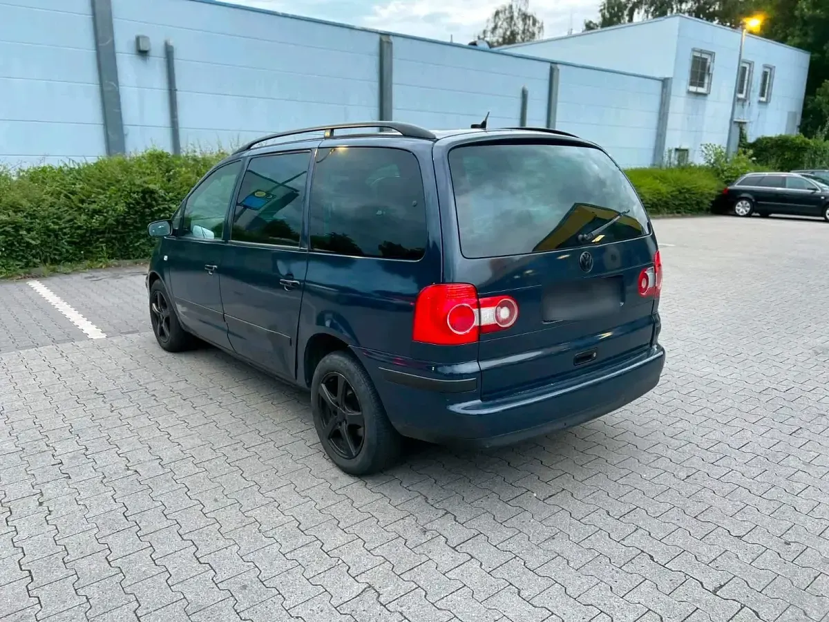 Gebraucht VW Sharan 131 PS (96 kW) 2002 Schwarz Van / Kleinbus