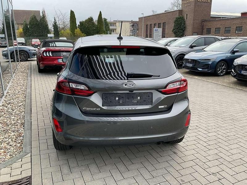 Gebraucht Ford Fiesta Titanium X 125 PS (91 kW) 2023 Lackierung metallic "magnetic" grau Kleinwagen