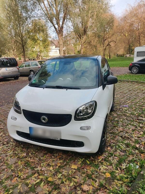 Weiß Gebraucht 2016 Smart ForTwo Coupé Cabrio | 5.500 € (Guter Preis) - Bild 1/4