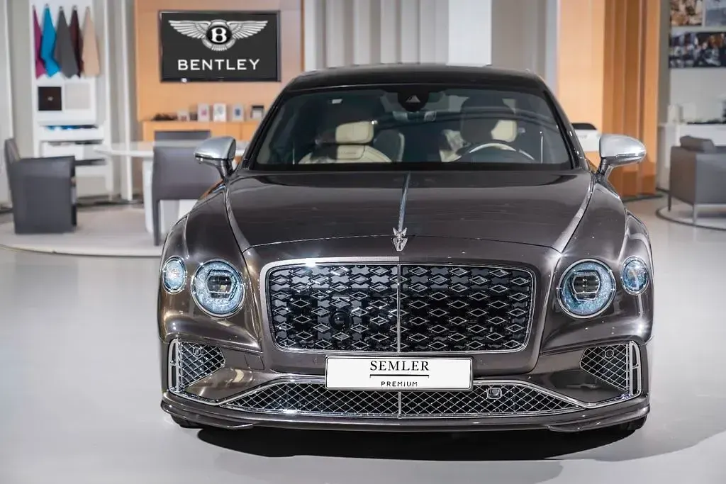 Gebraucht Bentley Flying Spur Mulliner 544 PS (400 kW) 2025 Beige Limousine