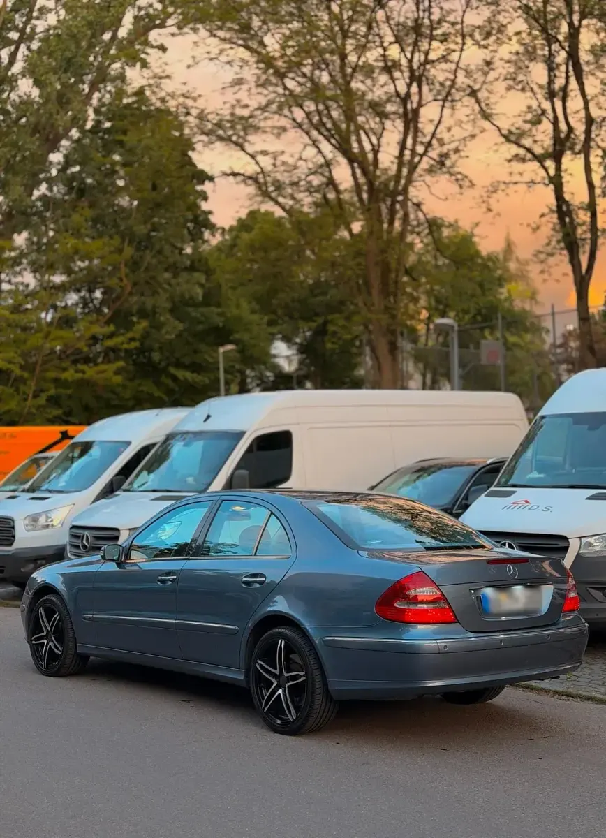 Gebraucht Mercedes E280 Avantgarde 177 PS (130 kW) 2004 Andere farben Limousine