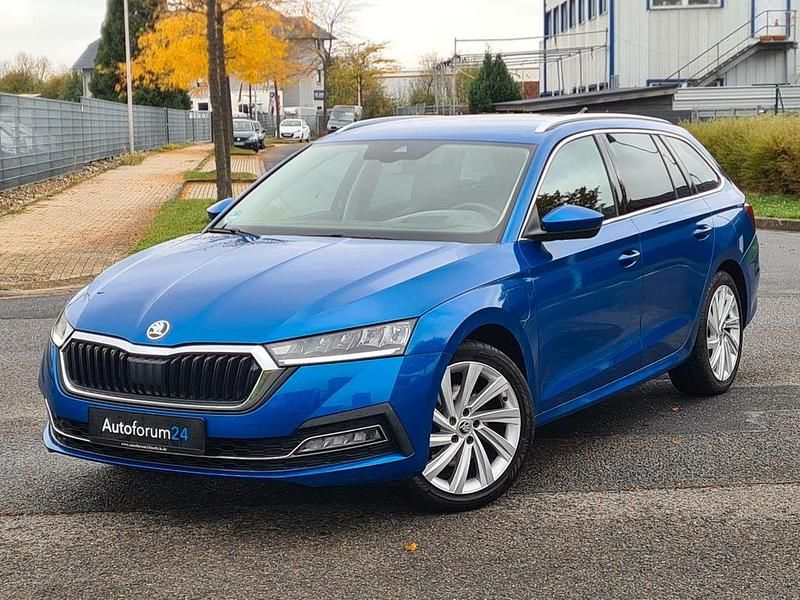 Modra race/race blue Gebraucht 2022 Skoda Octavia Style Kombi | 21.499 € (Guter Preis) - Bild 1/4