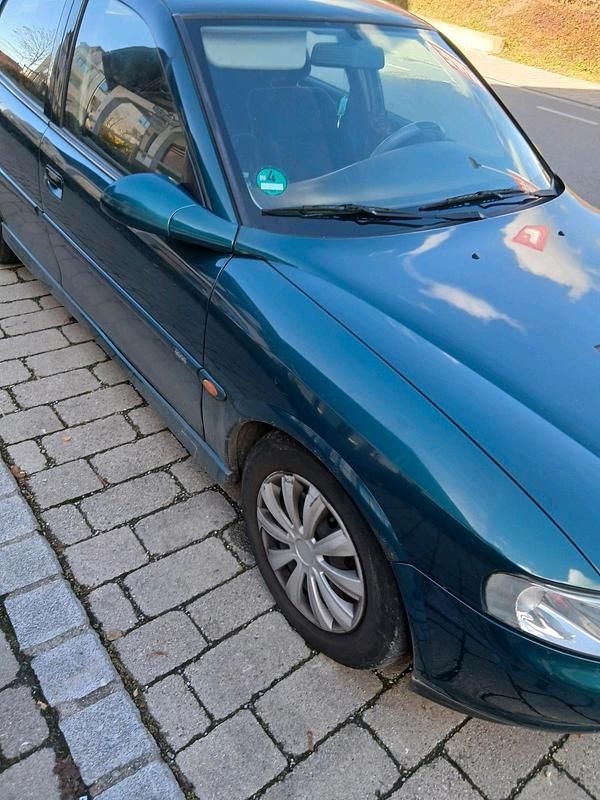 Grün Gebraucht 2000 Opel Vectra Limousine | 900 € (Guter Preis) - Bild 1/2