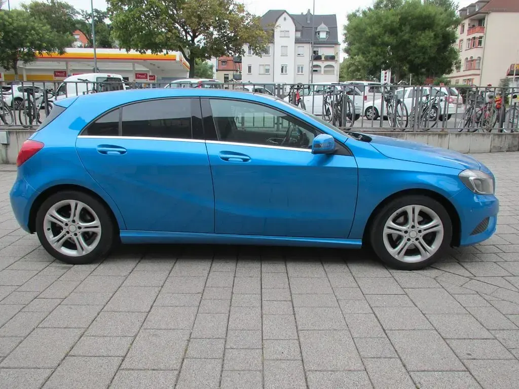 Gebraucht Mercedes A200 136 PS (100 kW) 2013 Blau Kleinwagen