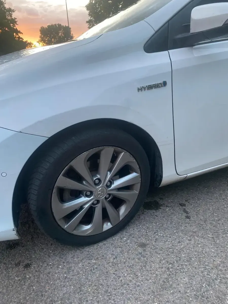 Gebraucht Toyota Auris Hybrid 98 PS (72 kW) 2018 Weiß Kombi