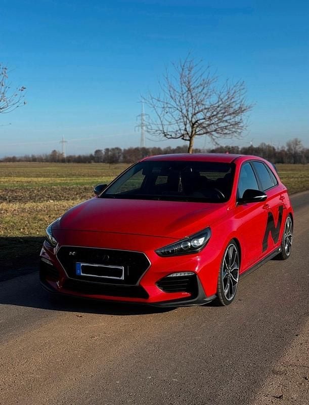 Rot Gebraucht 2018 Hyundai i30 N Performance Limousine | 22.000 € (Fairer Preis) - Bild 1/4