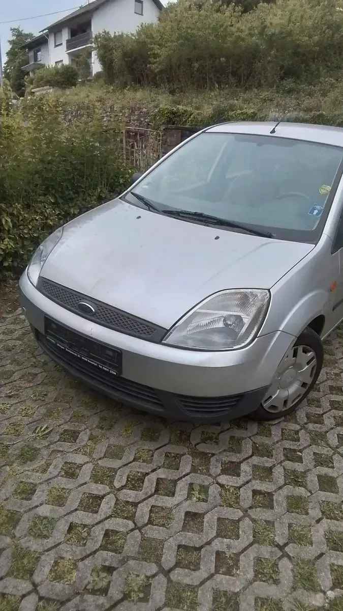 Second-hand Ford Fiesta 60 CP (44 kW) 2004 Argintiu Hatchback