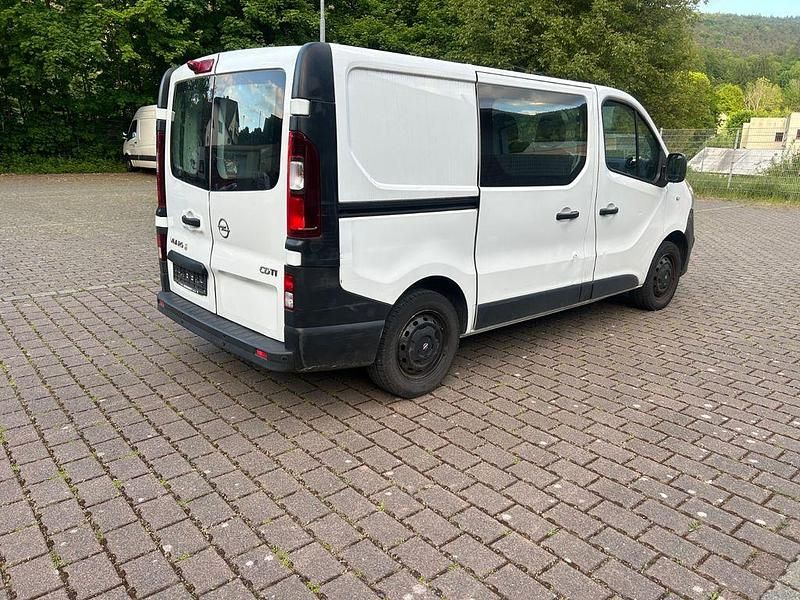 Gebraucht Opel Vivaro 120 PS (88 kW) 2017 Weiß Van / Kleinbus
