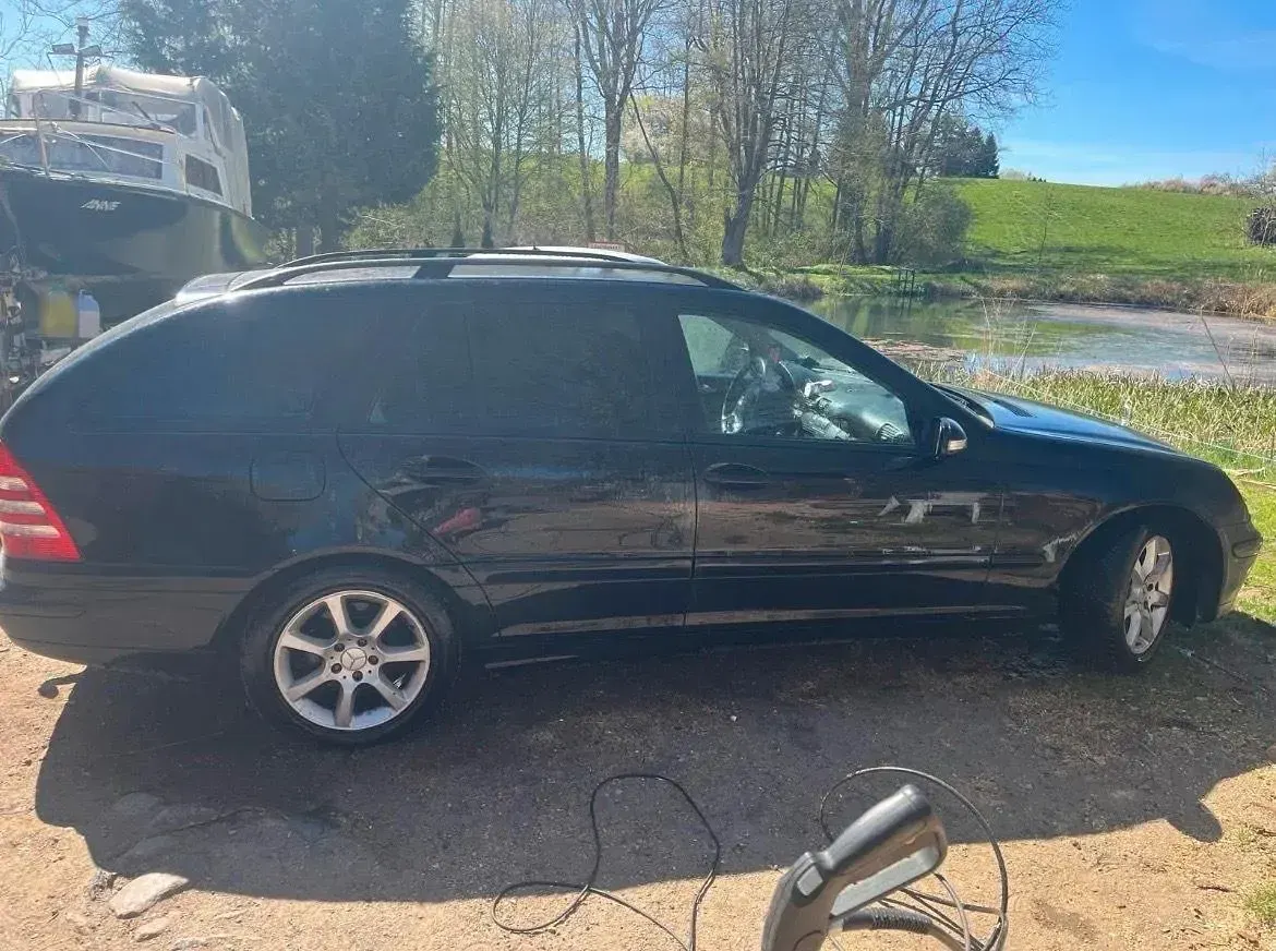 Gebraucht Mercedes C200 Classic 163 PS (119 kW) 2006 Schwarz Kombi