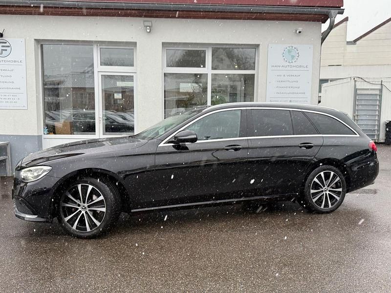 Schwarz Gebraucht 2022 Mercedes E300 Limousine | 29.990 € (Fairer Preis) - Bild 1/4