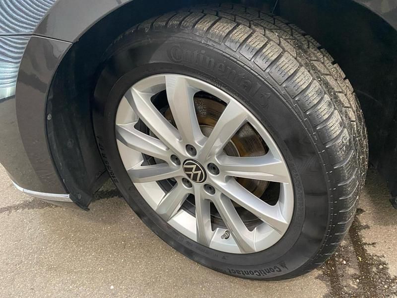 Gebraucht VW Passat Elegance 150 PS (110 kW) 2023 Grau Kombi