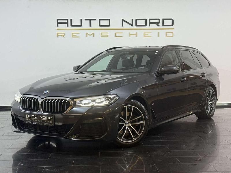 Sophistograu brillanteffek Gebraucht 2021 BMW 520 M Sport Kombi | 26.990 € (Teuer) - Bild 1/4