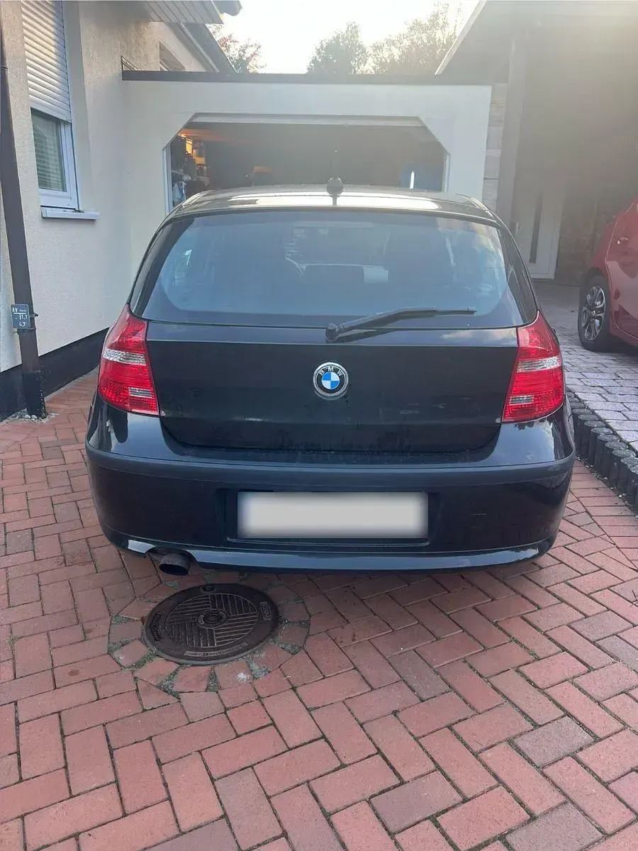 Gebraucht BMW 116 122 PS (89 kW) 2010 Schwarz Kleinwagen