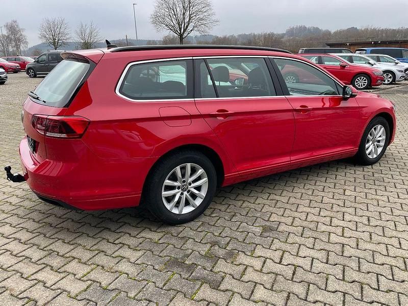 Gebraucht VW Passat Business 122 PS (89 kW) 2023 Rot Kombi