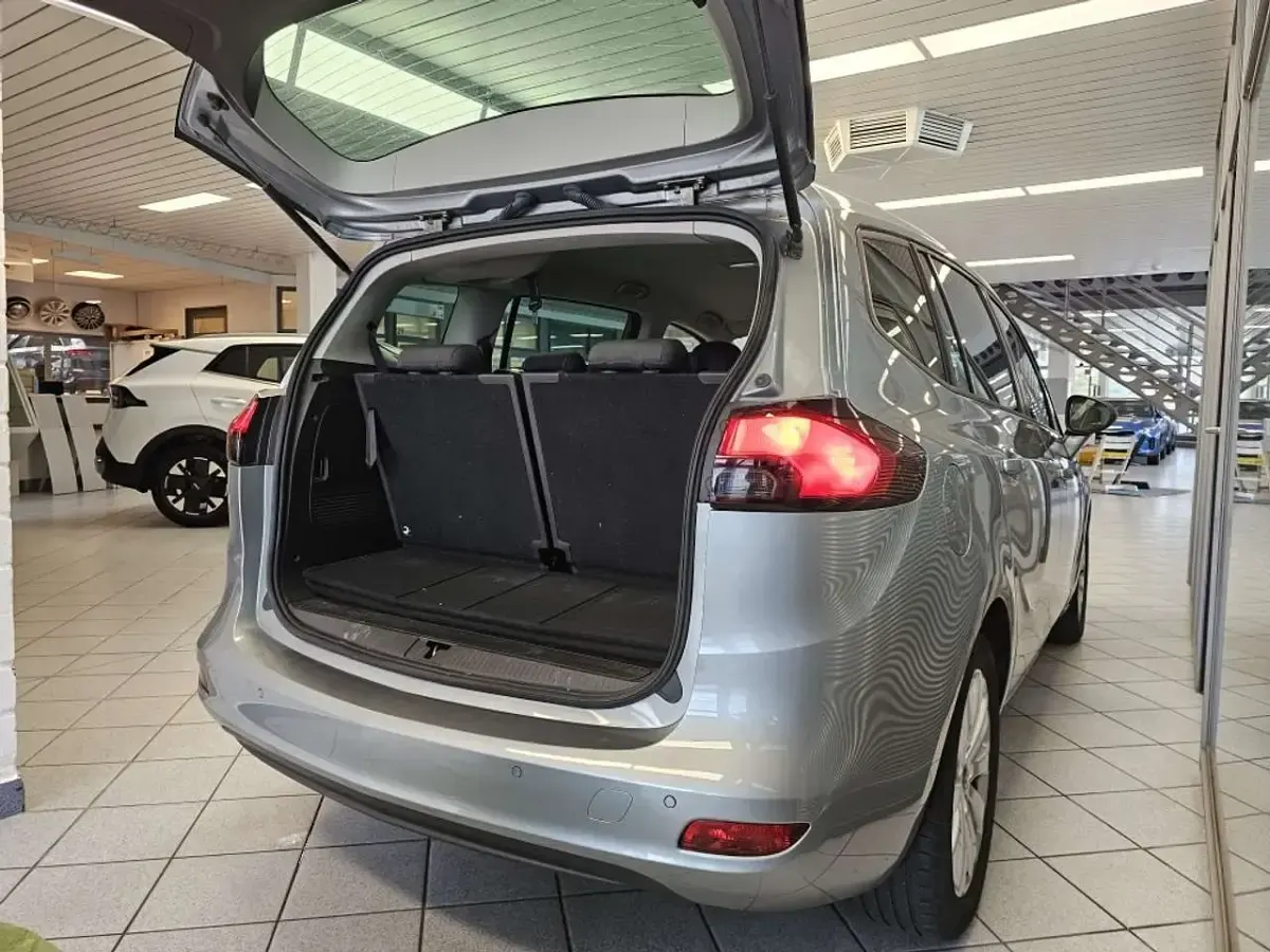 Gebraucht Opel Zafira Tourer 140 PS (102 kW) 2013 Graumet. Van / Kleinbus