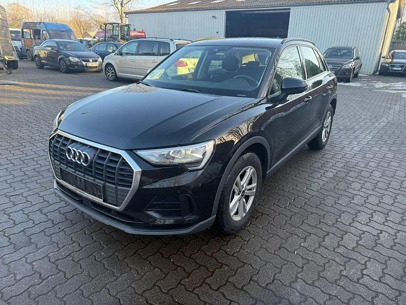 Gebraucht Audi Q3 Basis 150 PS (110 kW) 2022 Schwarz SUV