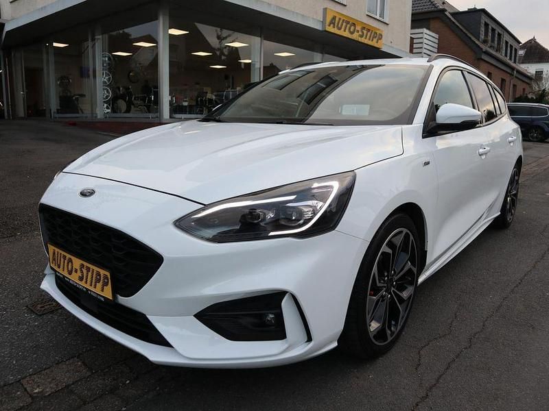 Frostweiß Gebraucht 2021 Ford Focus Kombi | 12.990 € (Superpreis) - Bild 1/4