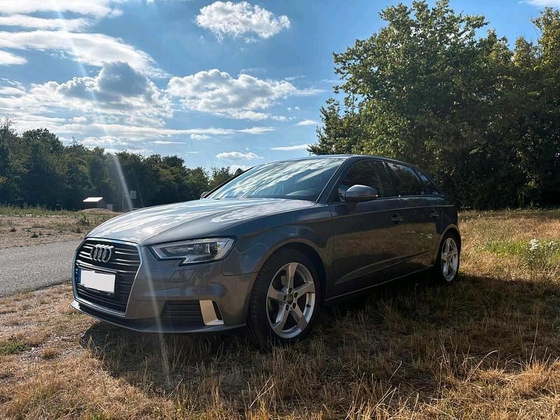 Gebraucht Audi A3 Comfort 116 PS (85 kW) 2018 Grau Limousine