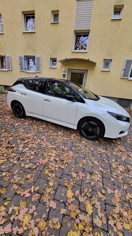 Gebraucht Nissan Leaf Tekna 110 kW (150 PS) 2022 Weiß Kleinwagen