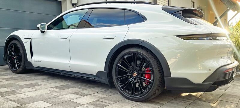 Weiß Gebraucht 2021 Porsche Taycan 4S Cross Turismo Limousine | 65.000 € (Guter Preis) - Bild 1/4