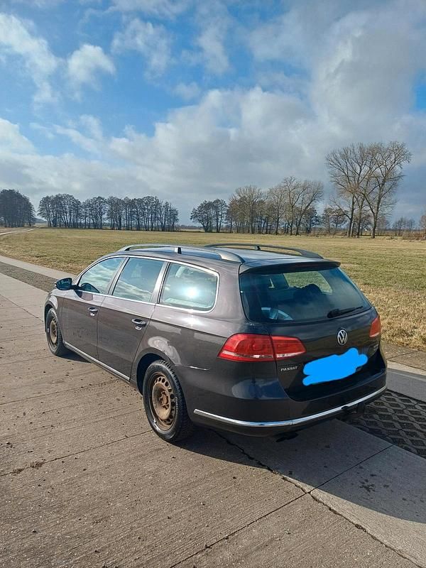 Gebraucht VW Passat 140 PS (102 kW) 2011 Braun Kombi