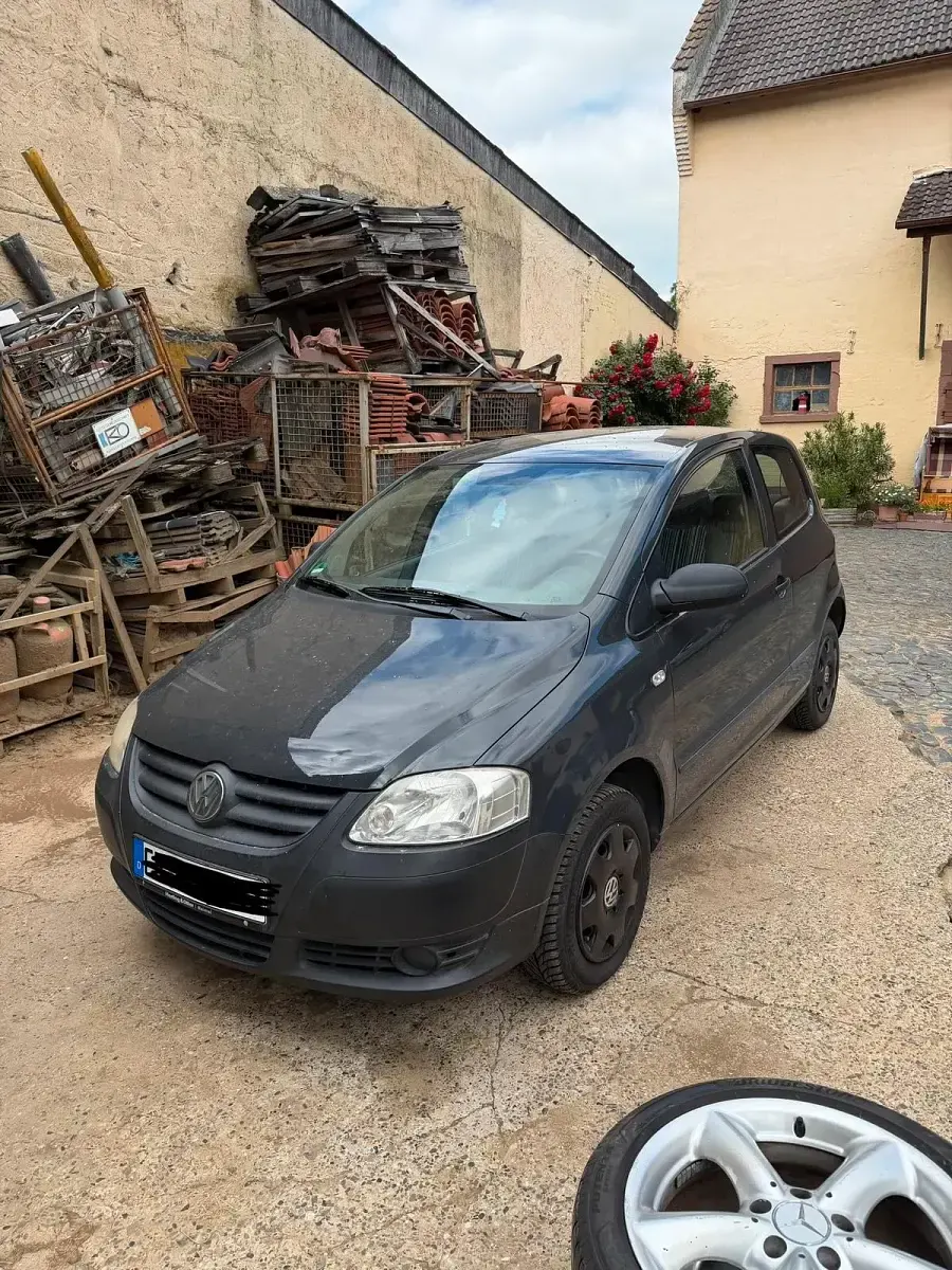 Gebraucht VW Fox 54 PS (39 kW) 2006 Schwarz Kleinwagen
