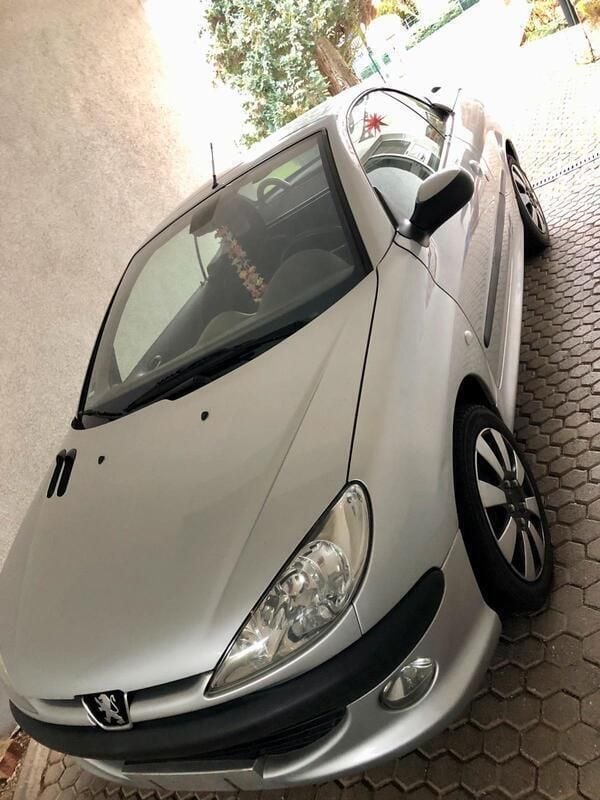 Silber Gebraucht 2003 Peugeot 206 CC Cabrio | 2.100 € (Fairer Preis) - Bild 1/3