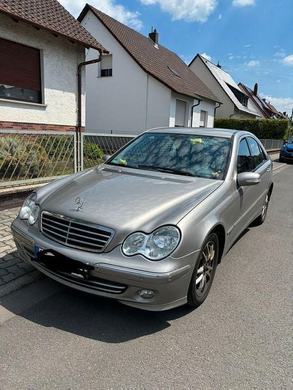 Silber Gebraucht 2005 Mercedes C220 Avantgarde Limousine | 3.499 € (Fairer Preis) - Bild 1/4