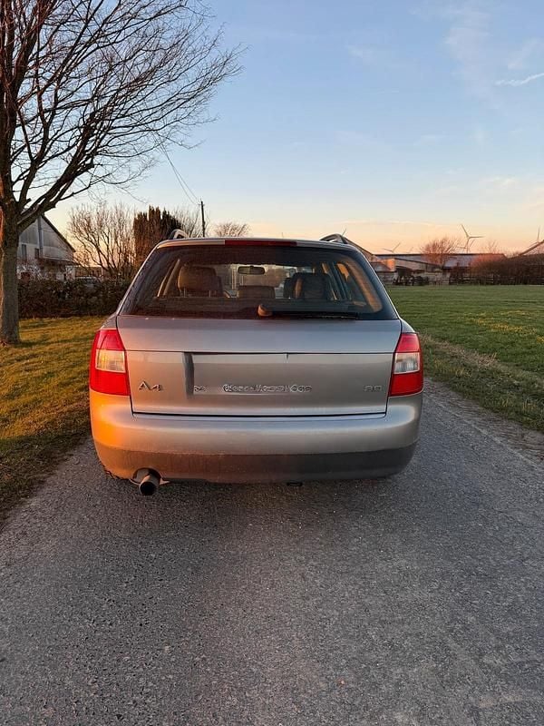 Gebraucht Audi A4 131 PS (96 kW) 2001 Silber Kombi