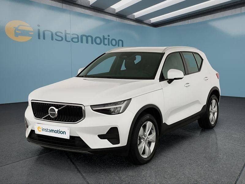 Weiß Neu 2025 Volvo XC40 SUV | 36.249 € (Superpreis) - Bild 1/4