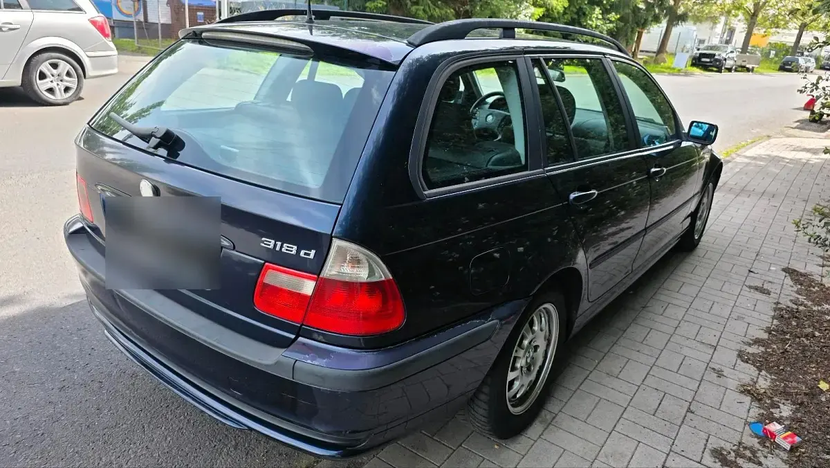 Gebraucht BMW 318 85 PS (62 kW) 2004 Blau Kombi