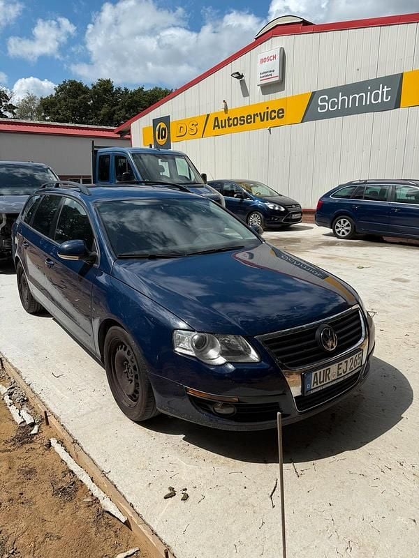 Blau Gebraucht 2010 VW Passat Kombi | 1.500 € (Superpreis) - Bild 1/4