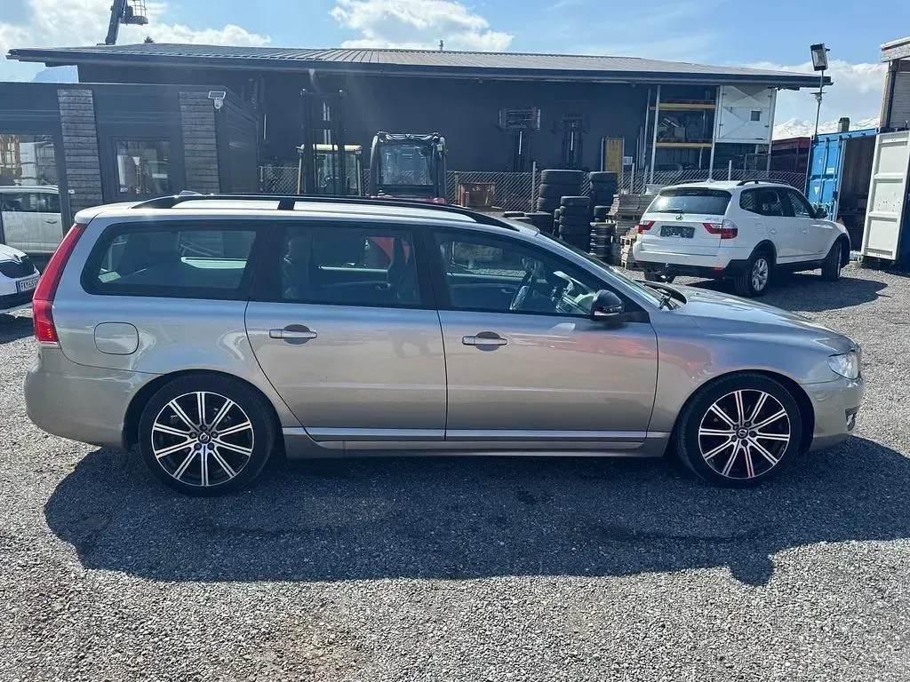 Gebraucht Volvo V70 Momentum 181 PS (133 kW) 2016 Grau Kombi