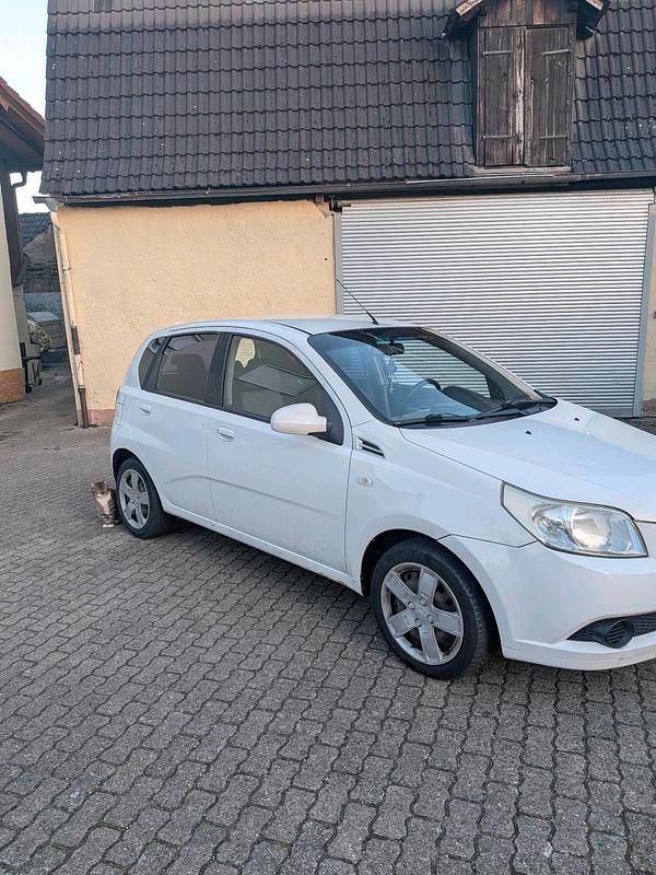 Gebraucht Chevrolet Aveo 85 PS (62 kW) 2008 Weiß Kleinwagen