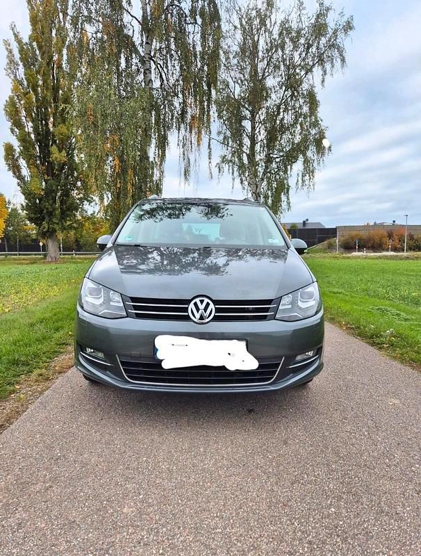 Grau Gebraucht 2014 VW Sharan Van / Kleinbus | 19.900 € - Bild 1/4