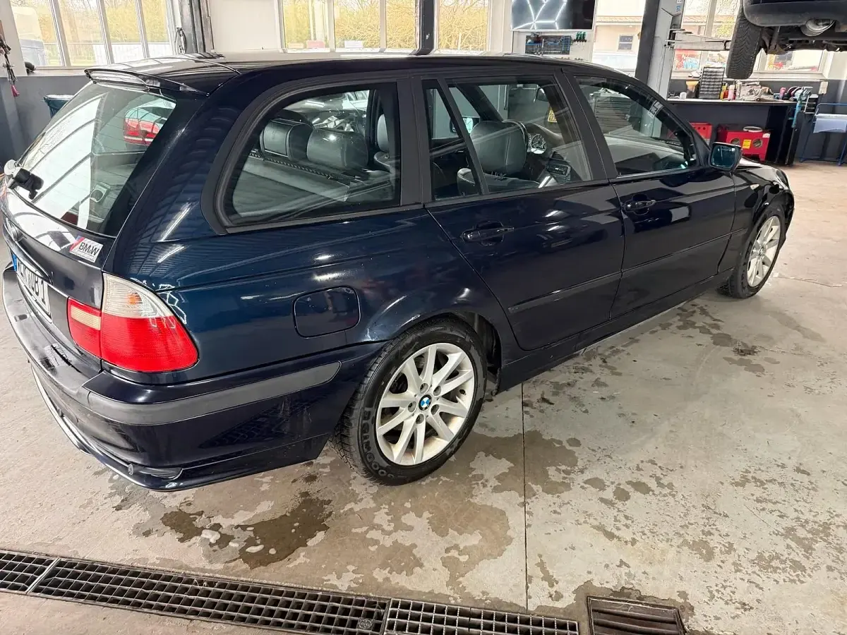 Gebraucht BMW 318 143 PS (105 kW) 2004 Blau Kombi