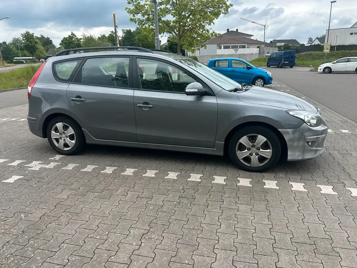 Gebraucht Hyundai i30 2011 Grau Kombi