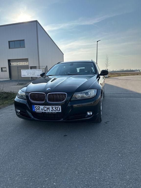 Gebraucht BMW 330 245 PS (180 kW) 2012 Schwarz Kombi
