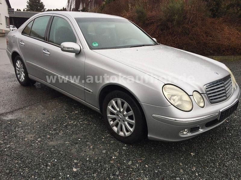 Gebraucht Mercedes E200 Elegance 163 PS (119 kW) 2003 Silber Limousine
