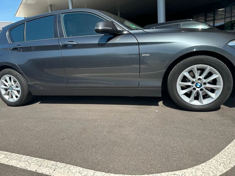 Grau Gebraucht 2016 BMW 120 Urban Line Kleinwagen | 15.100 € (Fairer Preis) - Bild 1/4