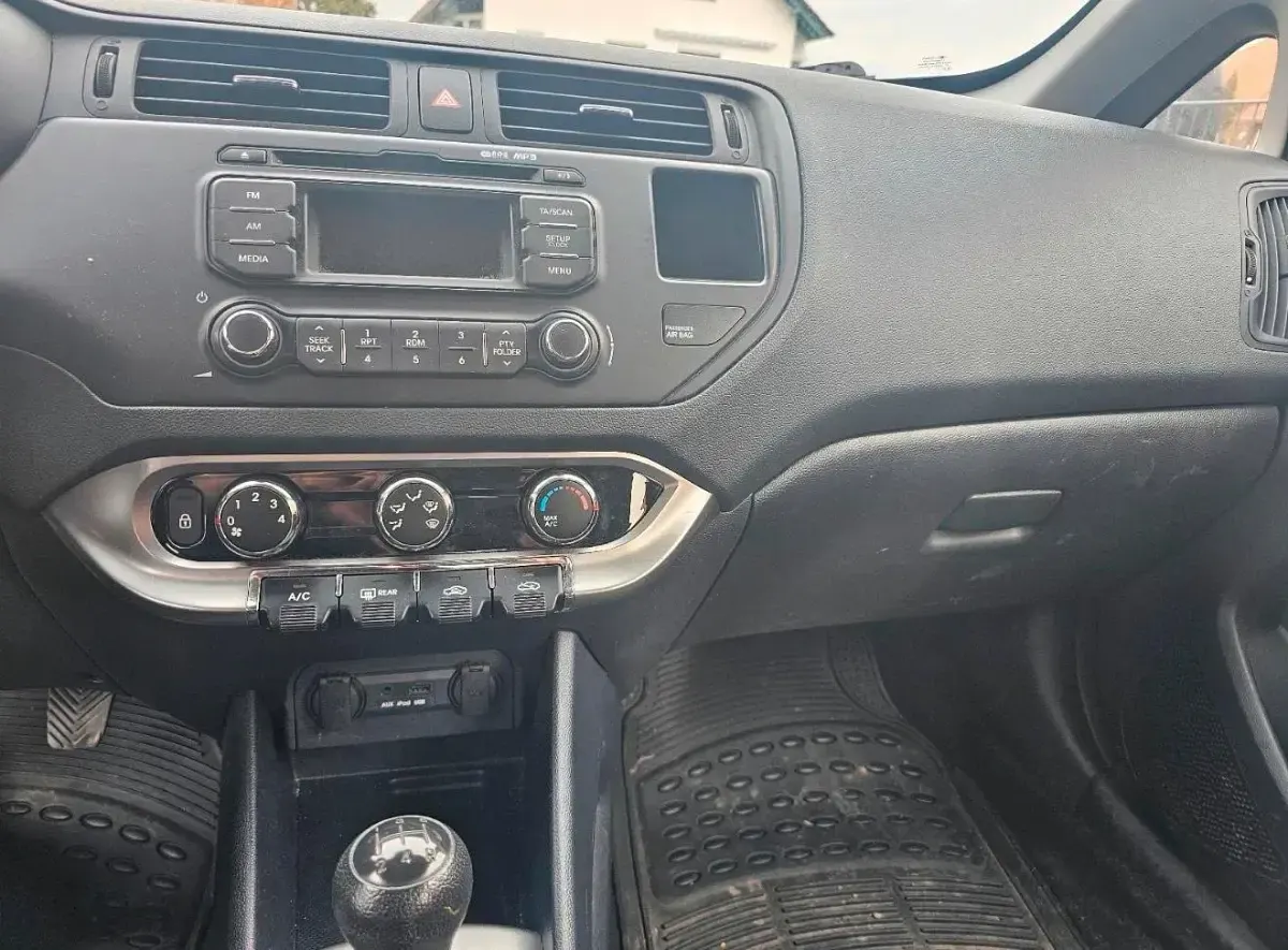 Gebraucht Kia Rio 85 PS (62 kW) 2014 Grau Kleinwagen