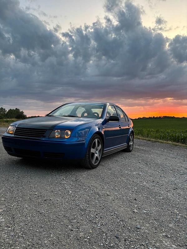 Blau Gebraucht 2000 VW Bora Limousine | 3.250 € (Teuer) - Bild 1/4