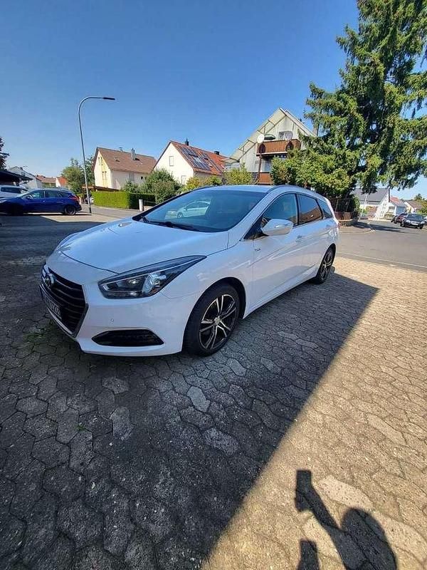 Gebraucht 2015 Hyundai i40 Style Kombi | 10.799 € (Teuer) - Bild 1/4