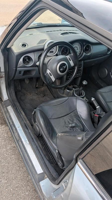 Usado Mini Cooper 116 HP (85 kW) 2003 Prateado Citadino