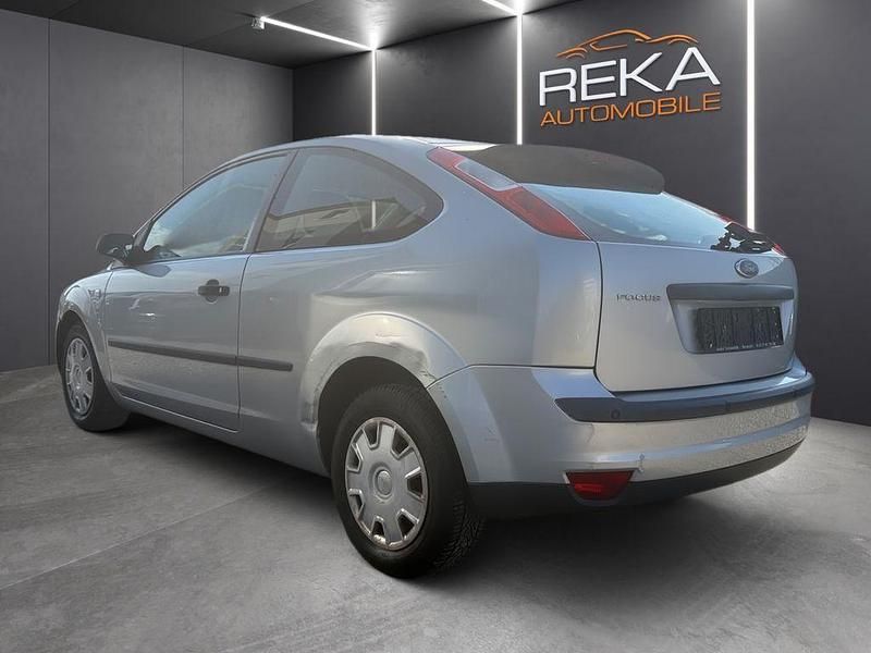 Gebraucht Ford Focus Trend 101 PS (74 kW) 2005 Silber Coupé